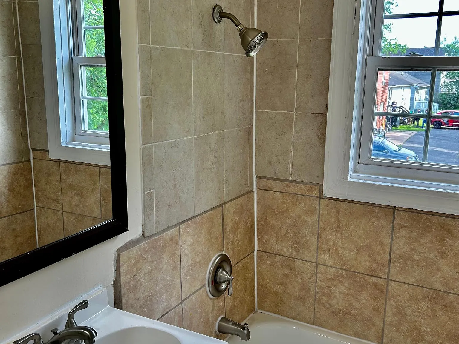 202 Summit St — Photo 3