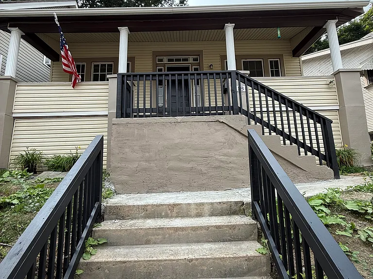 718 Gephart Dr — Photo 1
