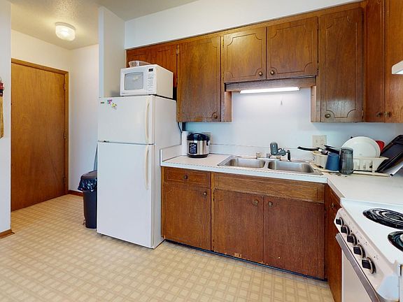 2nd image of 216 Campus Ave Unit 8