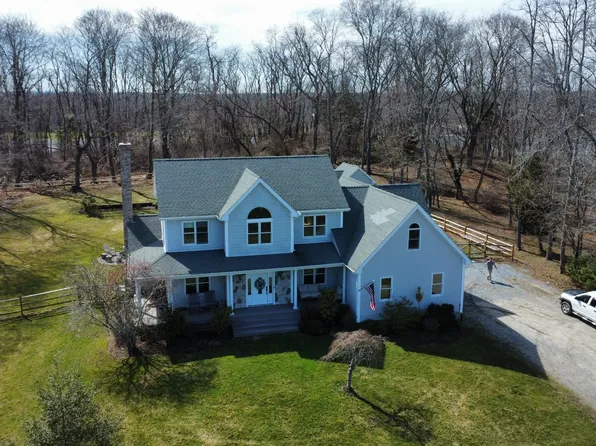 133 Manor Ln, Riverhead, NY 11901