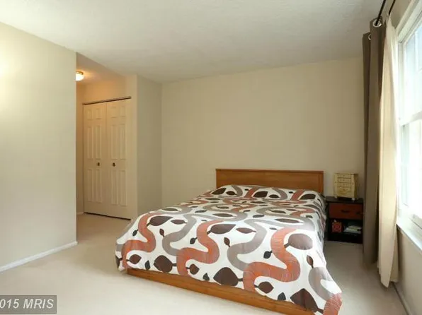 7745 Inversham Dr APT 203, Falls Church, VA 22042