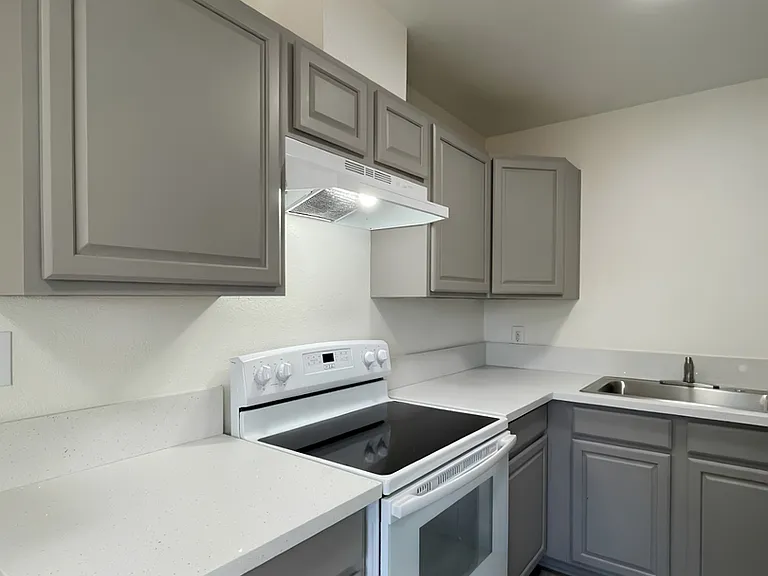 2109 N Daley St — Photo 1