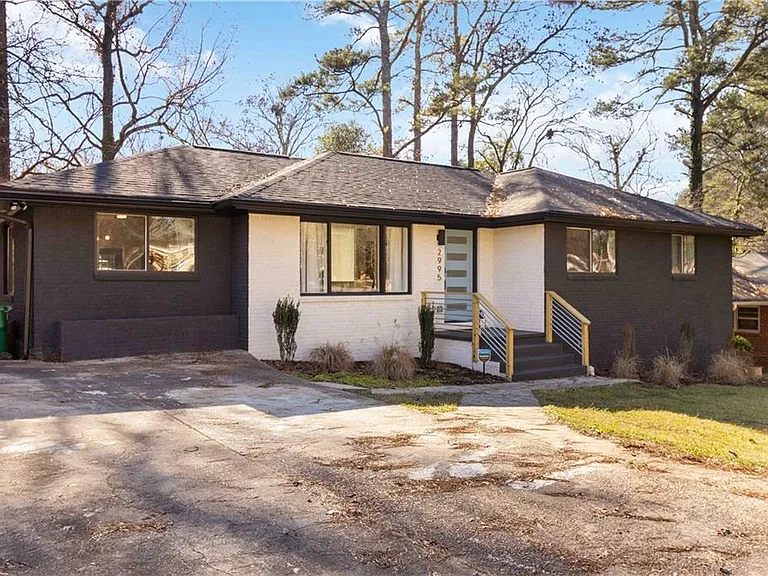 2995 Pasadena Dr — Photo 3