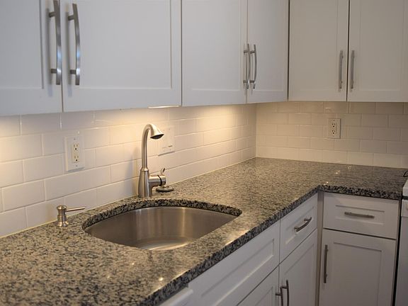 5th image of 3800 Fairfax Dr APT 105