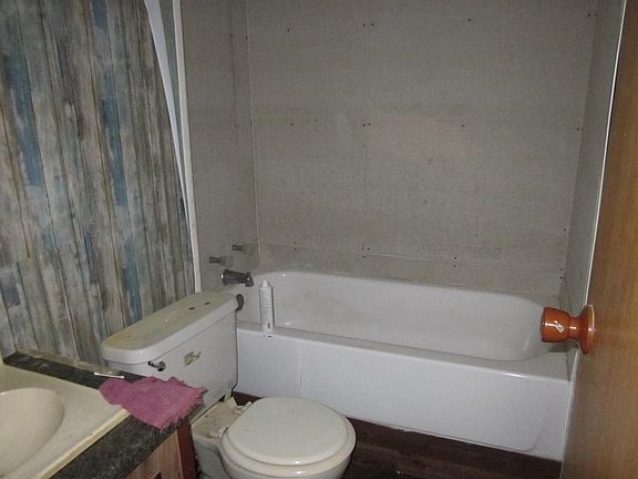 5th image of 506 Pine Lake Dr