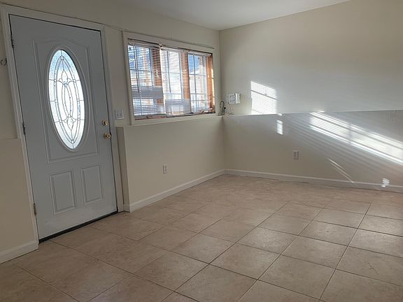 3rd image of 234 Grimsby St #1