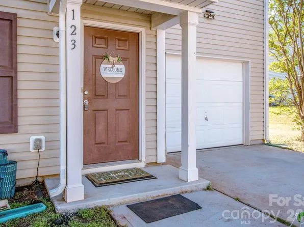 123 Kingsgate Ct, Statesville, NC 28625