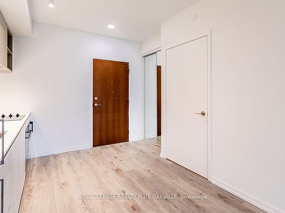 4th image of 7890 Jane St #3801