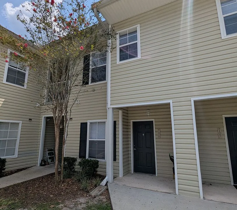 4833 NW 46th Pl #106