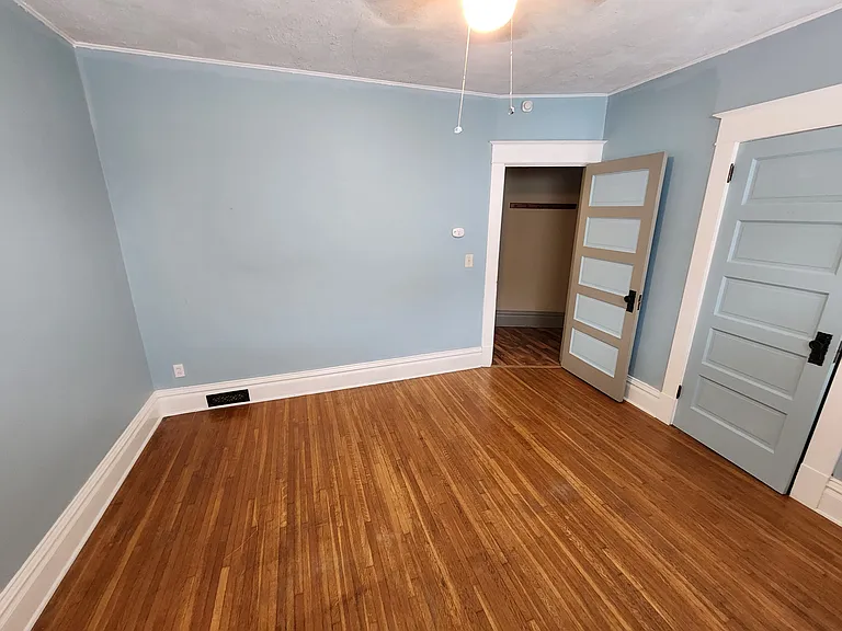 1719 Farnam St #2 — Photo 8