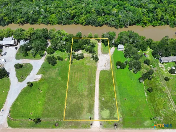 132 & 133 Guadalupe River Dr, Tivoli, TX 77990