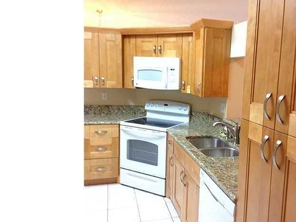 5th image of 16452 NW 19th St