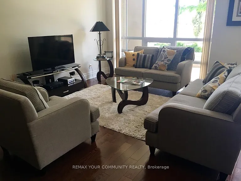 21 Upper Duke Cres #110 — Photo 2