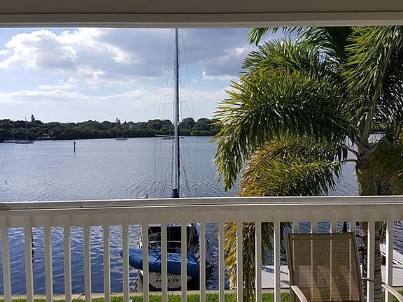 5th image of 103 Pompano Dr SE APT D