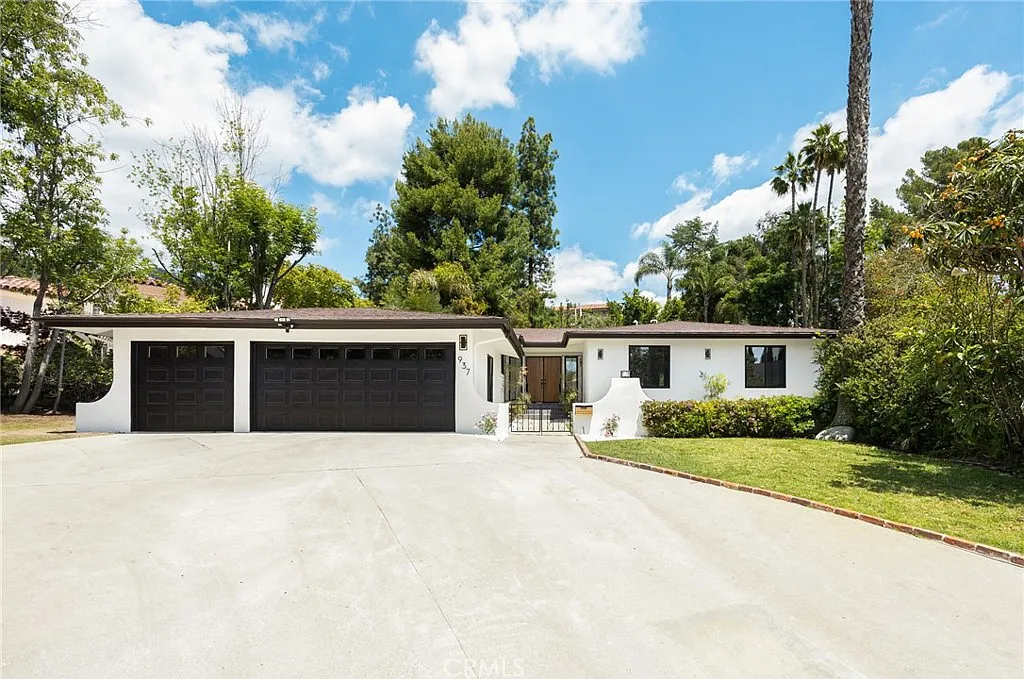 4 bed, 2227 sqft, $11,950 — Photo 3