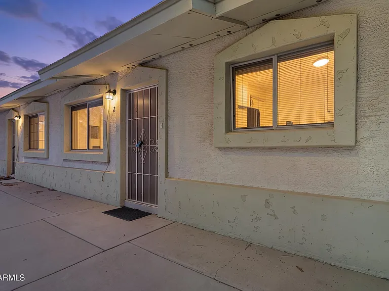 2133 W Adams St #2 — Photo 30