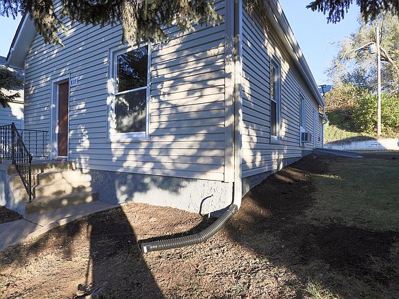 3rd image of 817 E Erie St