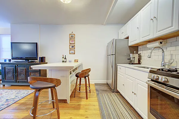 Sold by Akam Sales and Brokerage | media 7