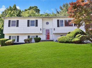 26 Spruce Dr, Stony Pt, NY 10980