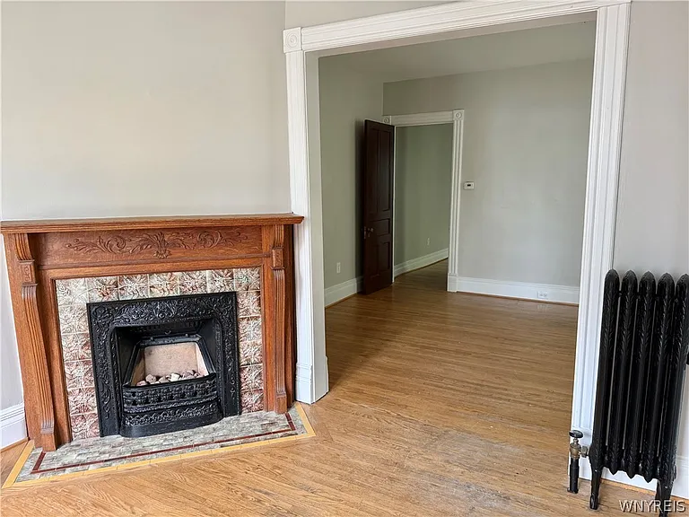 64 Trinity Pl — Photo 2