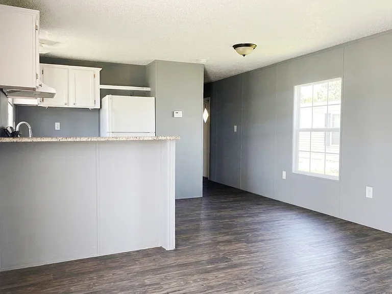 Grand Oaks at Liberty HIll — Photo 11
