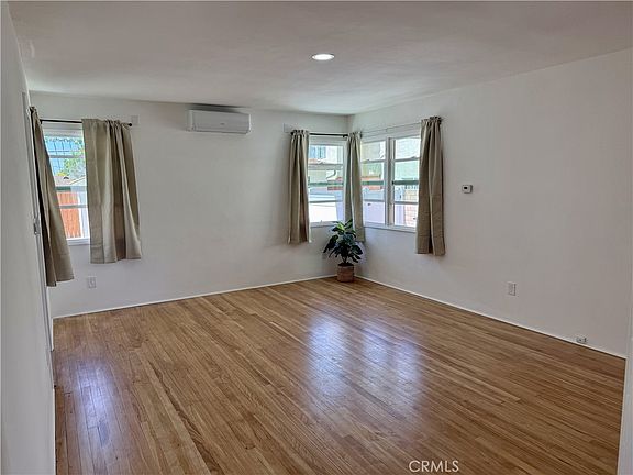 3rd image of 719 S Walnut Ave