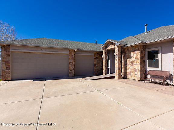 3rd image of 917 Kami Cir