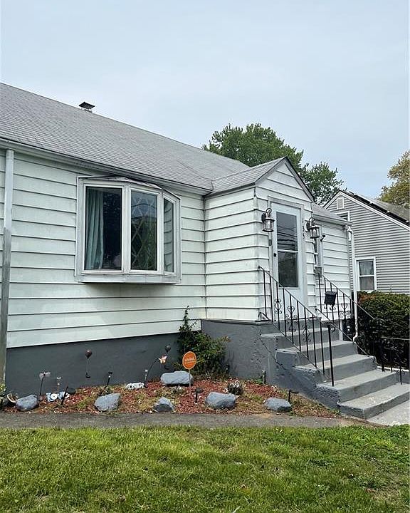 1st image of 135 Carnegie Ave