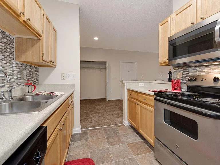 Forest Oaks Apartment Homes — Photo 2