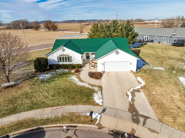 921 Stewart Ct, Mauston, WI 53948