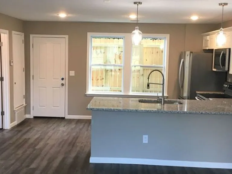 613 Brister St #106 — Photo 1