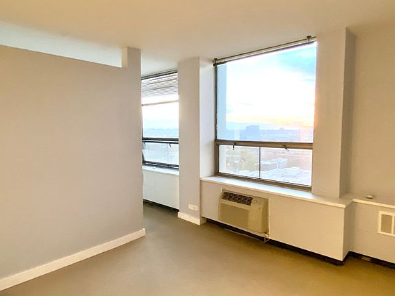 5th image of 1455 N Sandburg Ter APT 1607