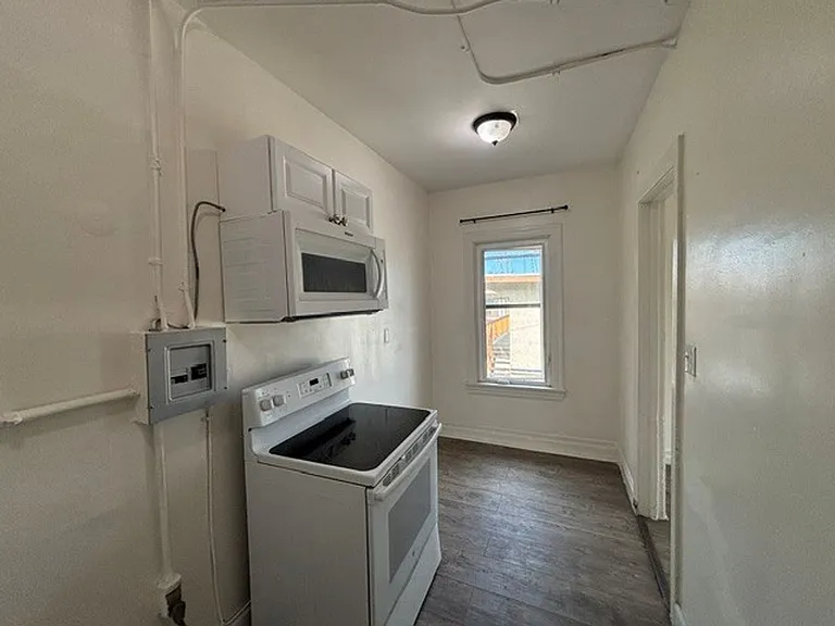 301 S. Kenmore — Photo 20