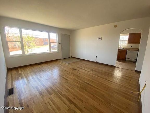 3rd image of 706 S Gillette Ave
