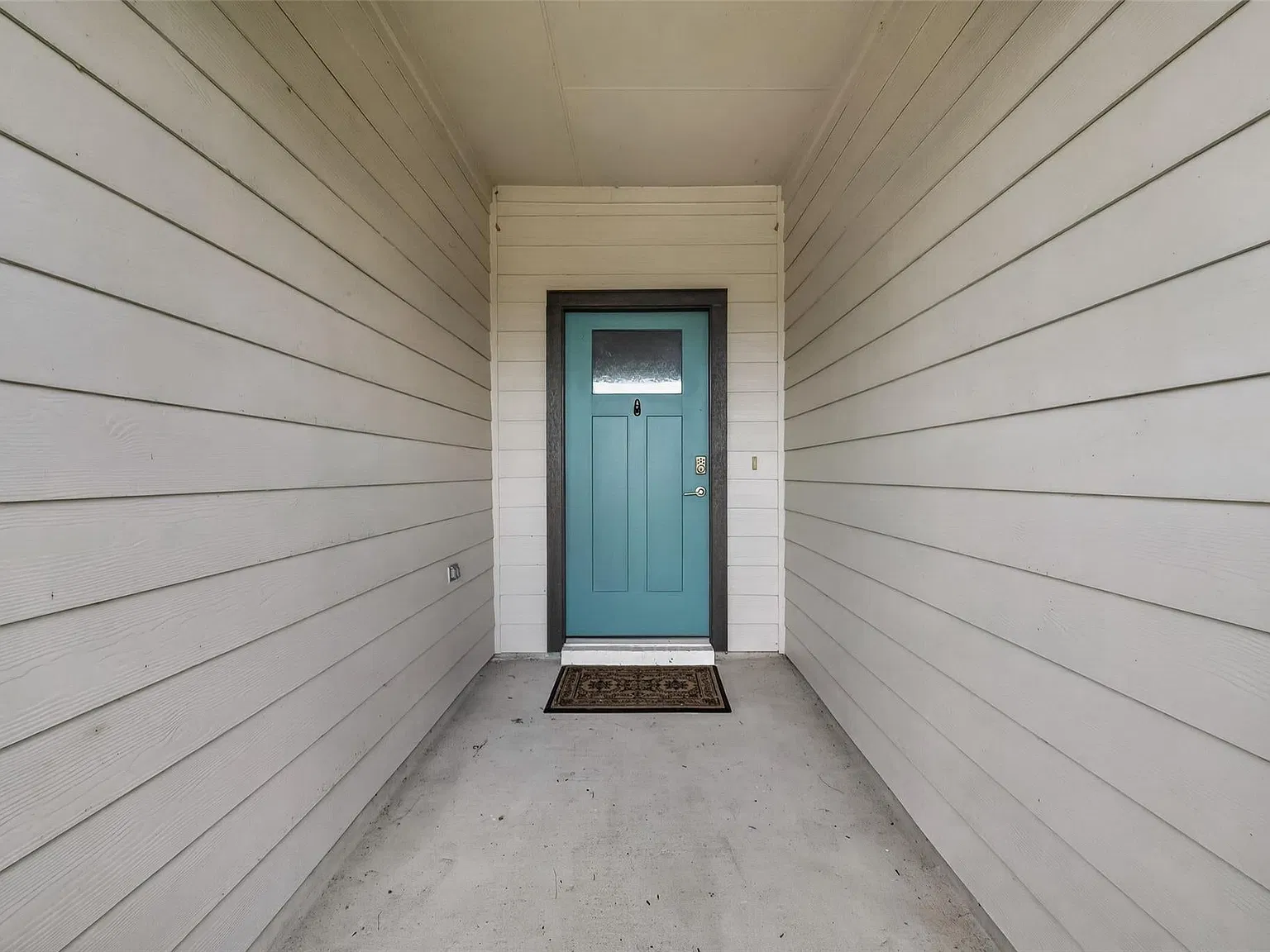 4 bed, 2067 sqft, $2,399 — Photo 4