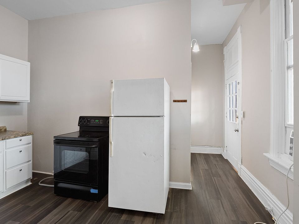 1st image of 4209 Iowa Ave #1