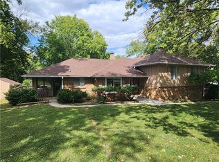 9219-9221 Indian Hills Dr, Clive, IA 50325