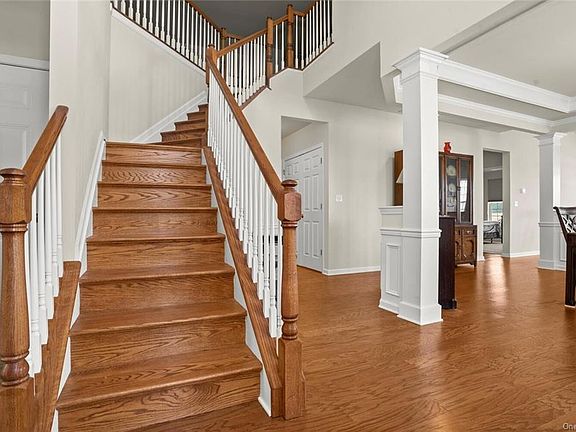 5th image of 11 Carpenter Ct