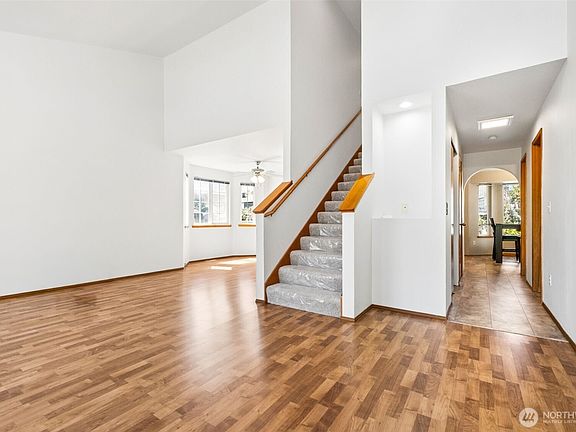4th image of 2310 20th Street SE