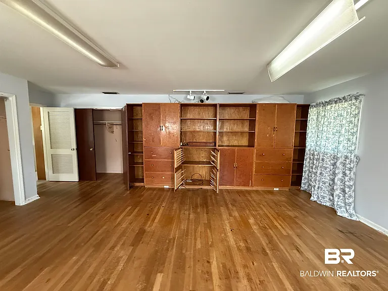 110 Patrician Dr — Photo 14