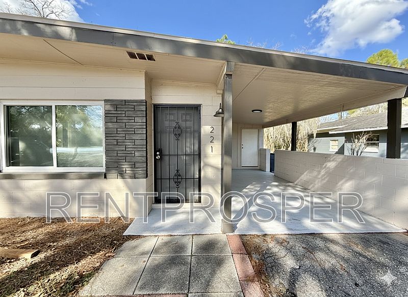 1st image of 221 Concord Dr