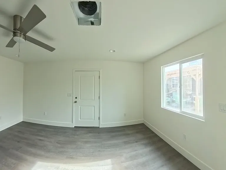 2425 C St #B — Photo 3