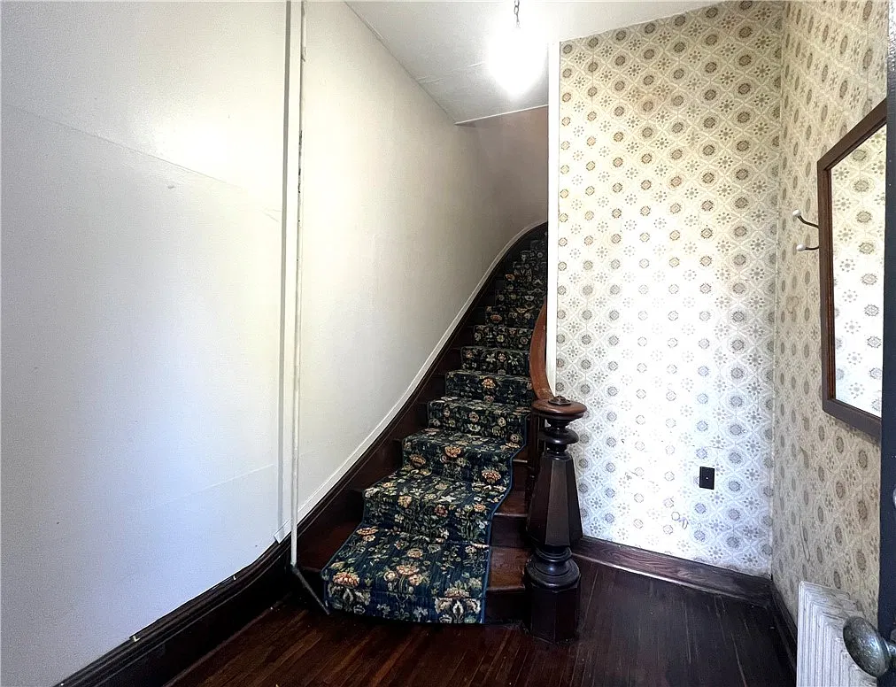 1 bed, 1.0 bath, 3704 sqft, $975 — Photo 2