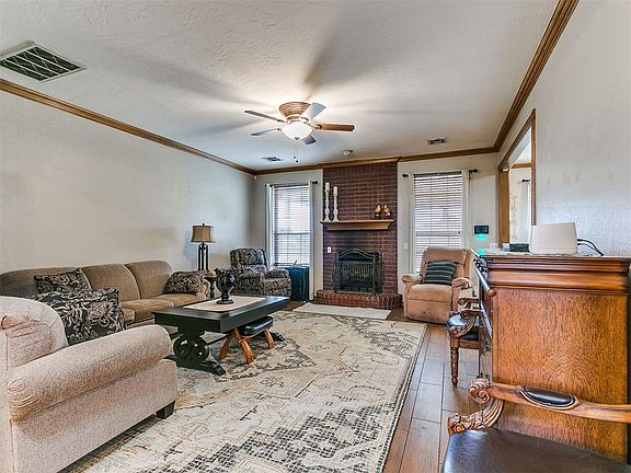 5th image of 20328 SE 37th St