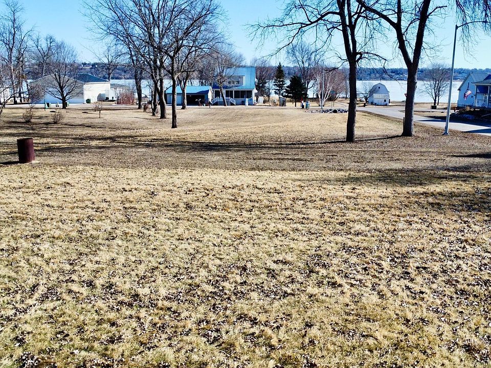 1st image of 604 Lake Dr