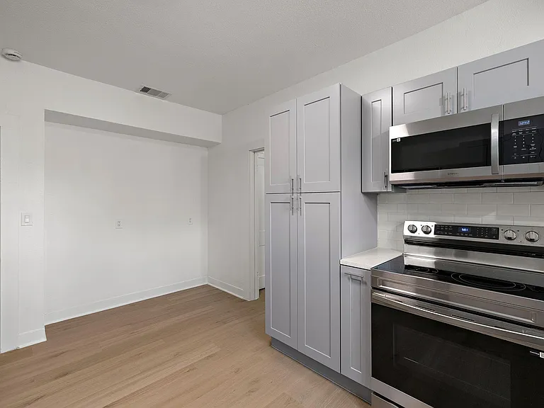 1301 Sloan St — Photo 14