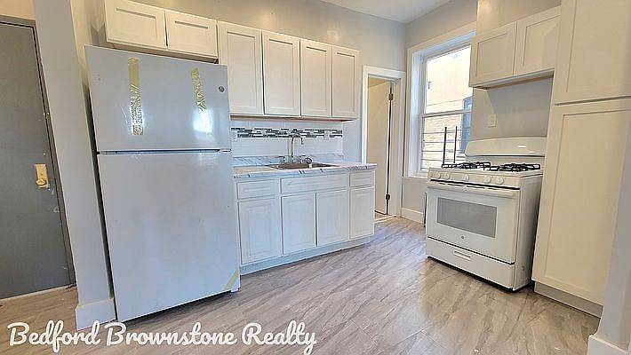 1st image of 1922 Pacific St Floor 3