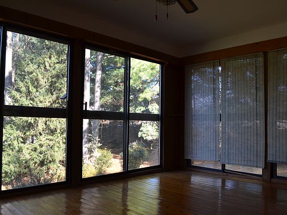 5th image of 150 Brentwood Dr