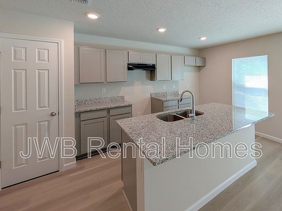 3rd image of 2150 W 41st St