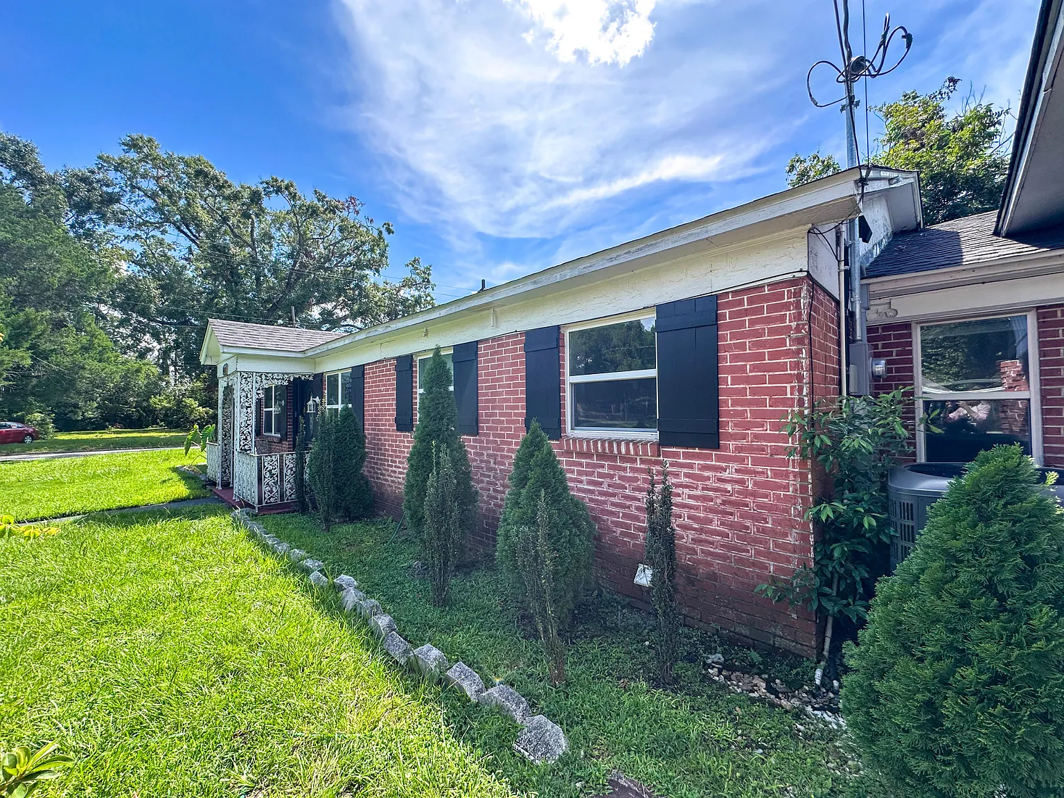 5 bed, 2527 sqft, $1,850 — Photo 2